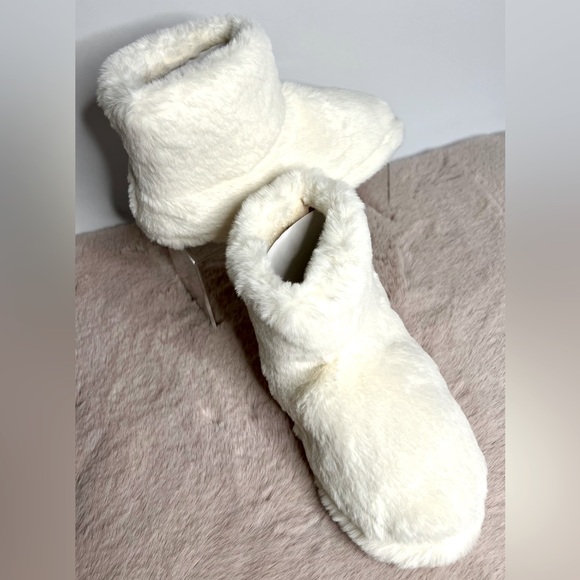 JustFab Lecia Fuzzie Boots Fuchsia, White-NWT - Picture 9 of 10